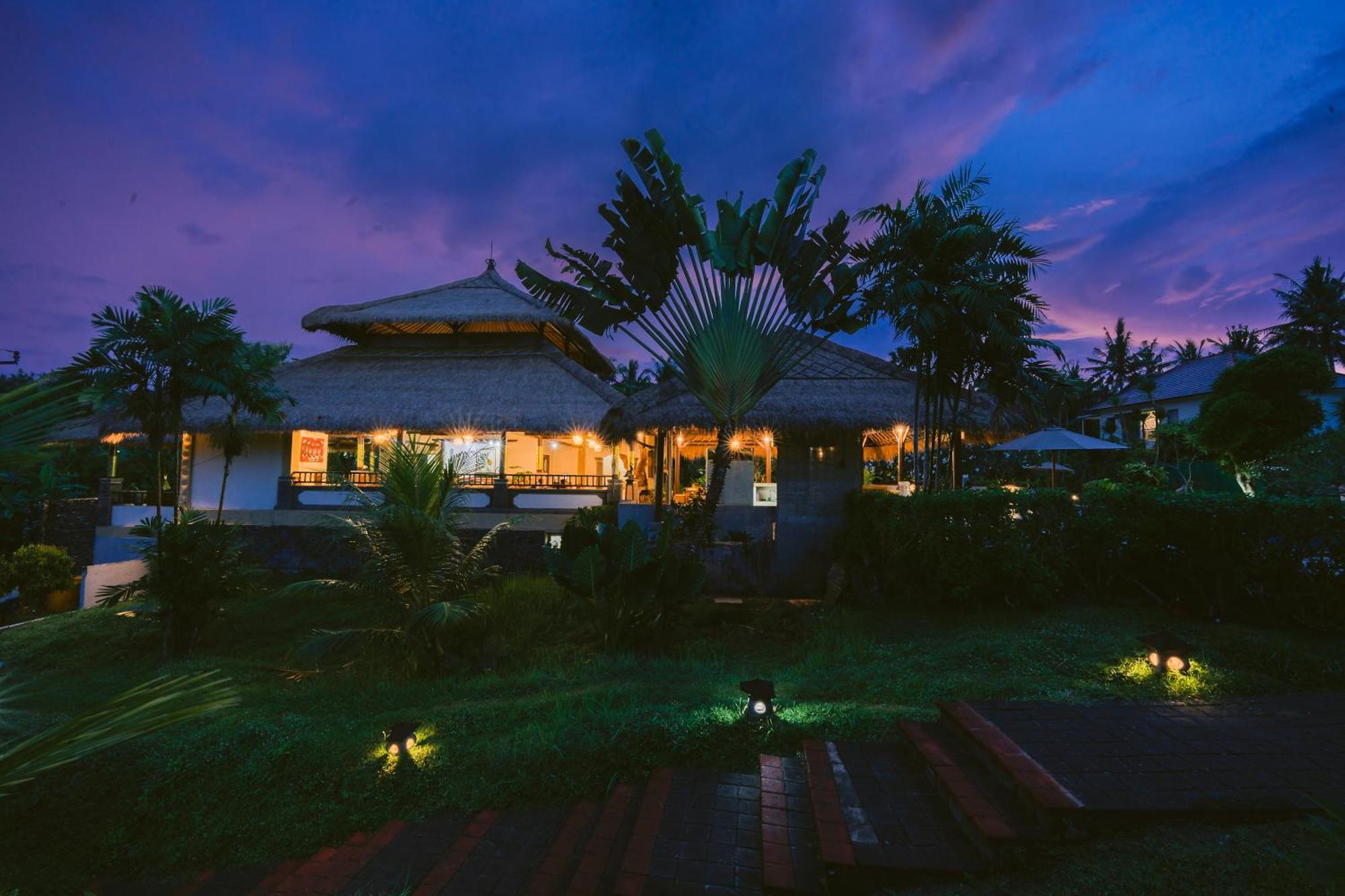 Medewi Bay Retreat Hotel Pulukan Exterior photo